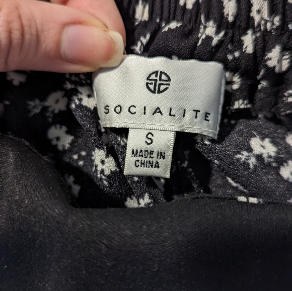 Black and White floral jumpsuit - Picture 2 of 6